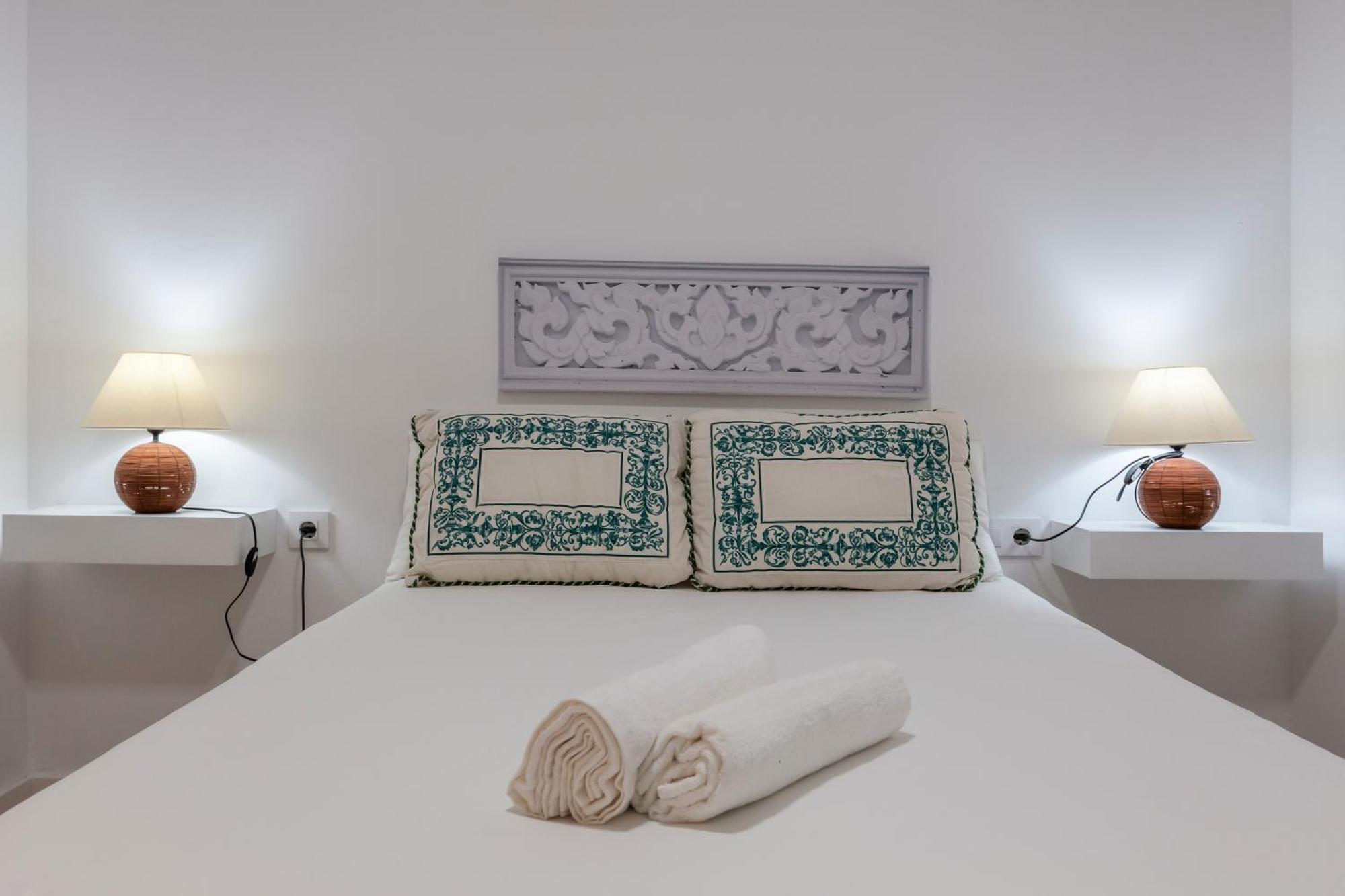 Amicorum Parking Apartment Seville